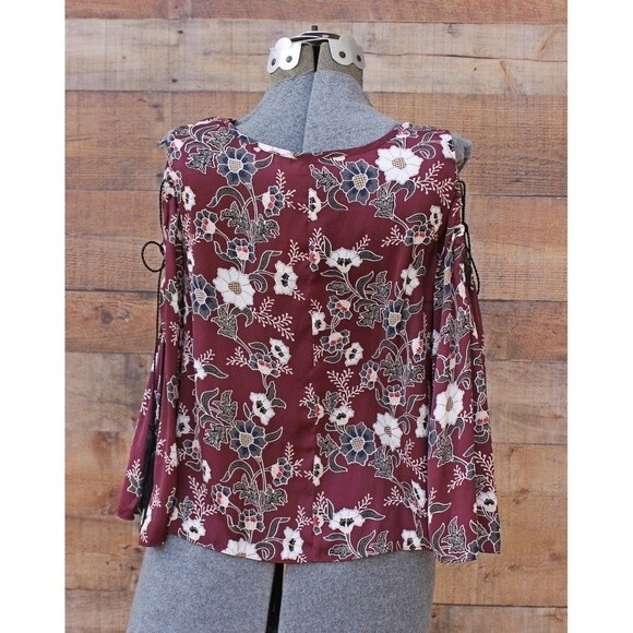Scoop NY Burgundy Floral Cold Shoulder Blouse Small NWOT NEW - Picture 11 of 11